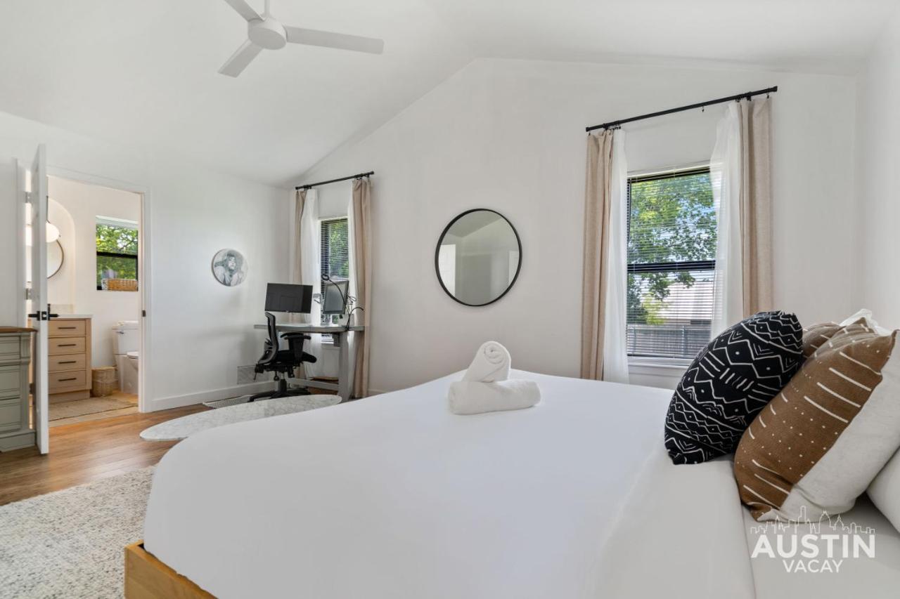 Backyard w Deck, Yoga Space 3BR 2BA Home Parking Near Domain by Austin Vacay - 2