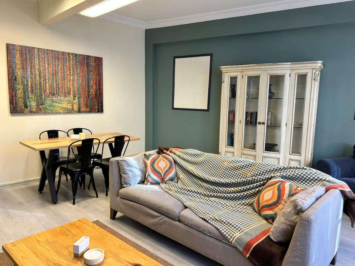 Elegant and Cozy 2BR with Balcony near Taksim - 4