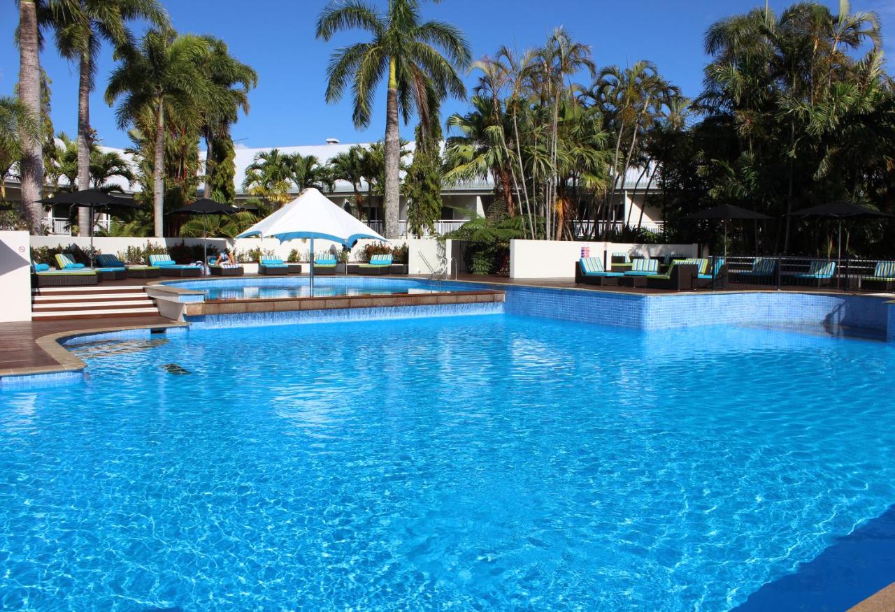 Rooftop swimming pool: Shangri-La The Marina, Cairns