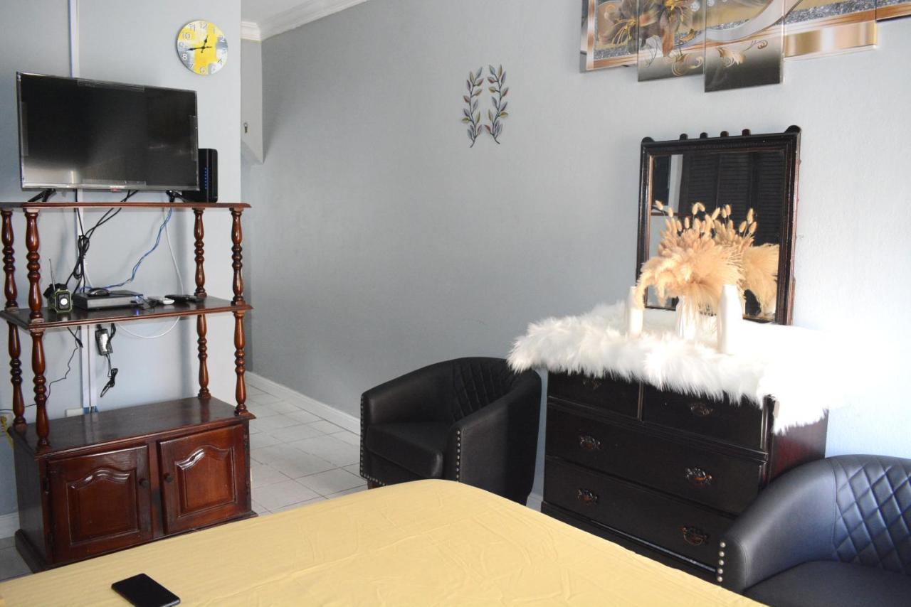 Snuggled Oasis Studio - 4