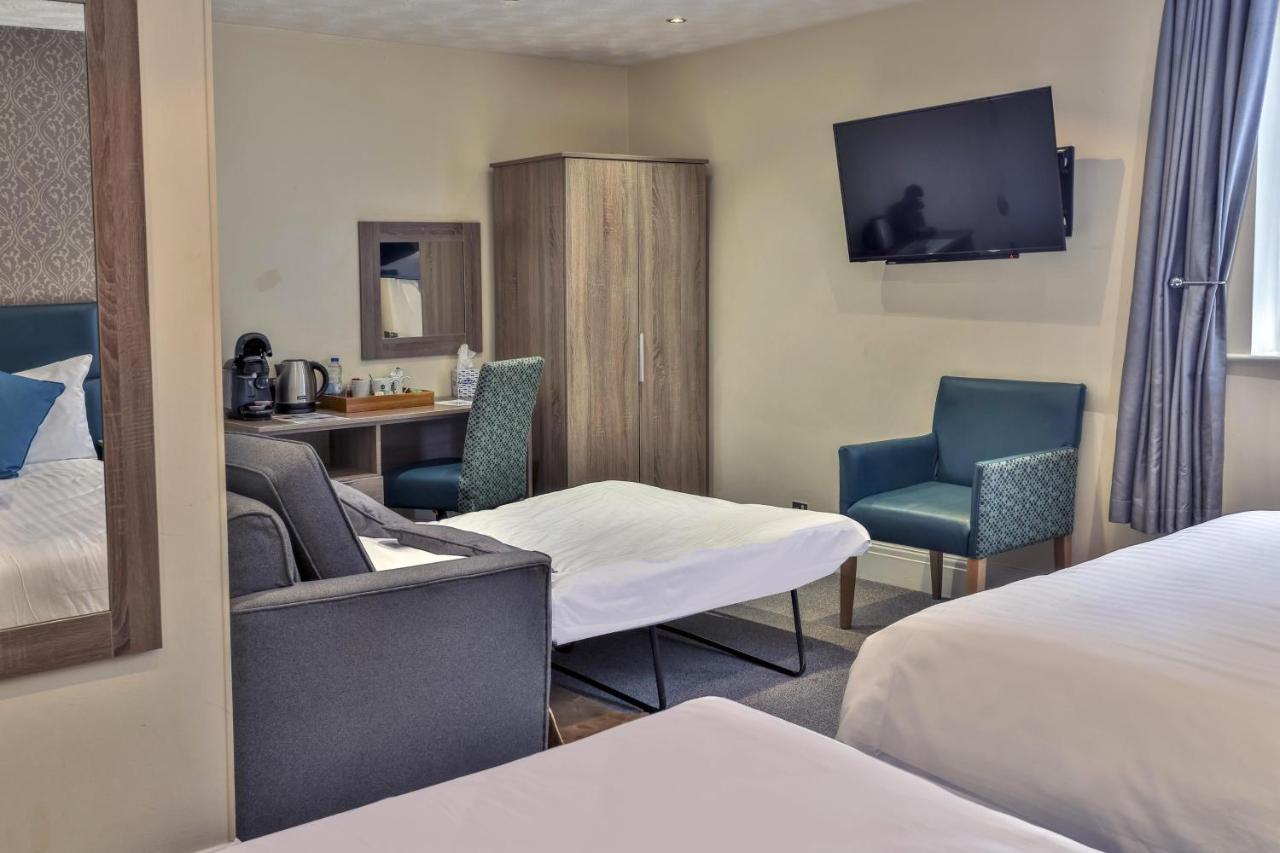 Standard Family Room with 1 Double and 1 Twin Bed and Sofa Bed - Non-Smoking