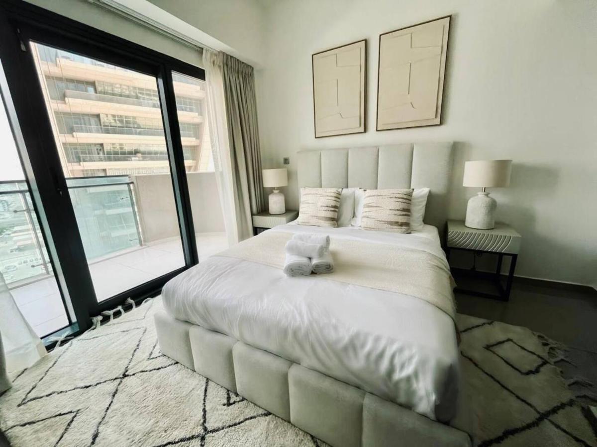 Stylish 1br Merano Tower Pool Parking - 2