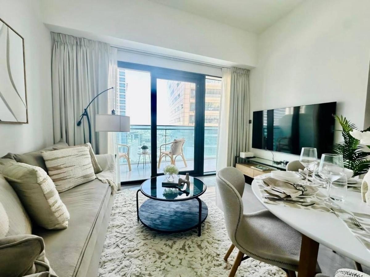 Stylish 1br Merano Tower Pool Parking