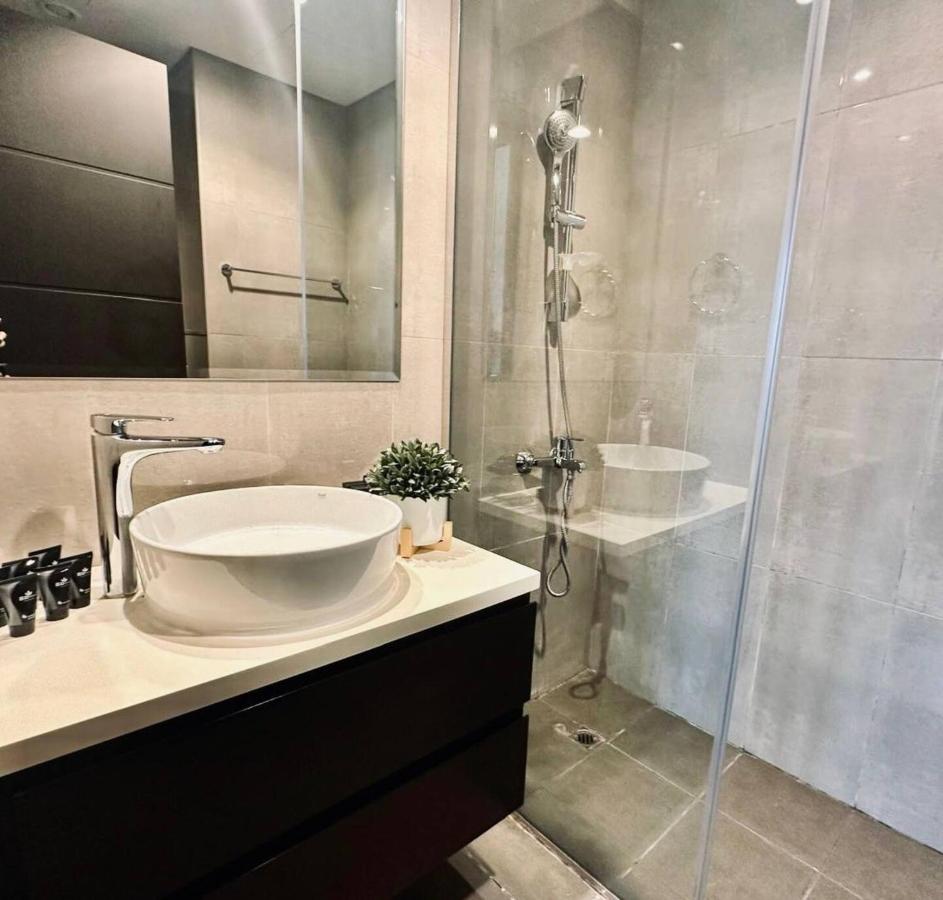 Stylish 1br Merano Tower Pool Parking - 3