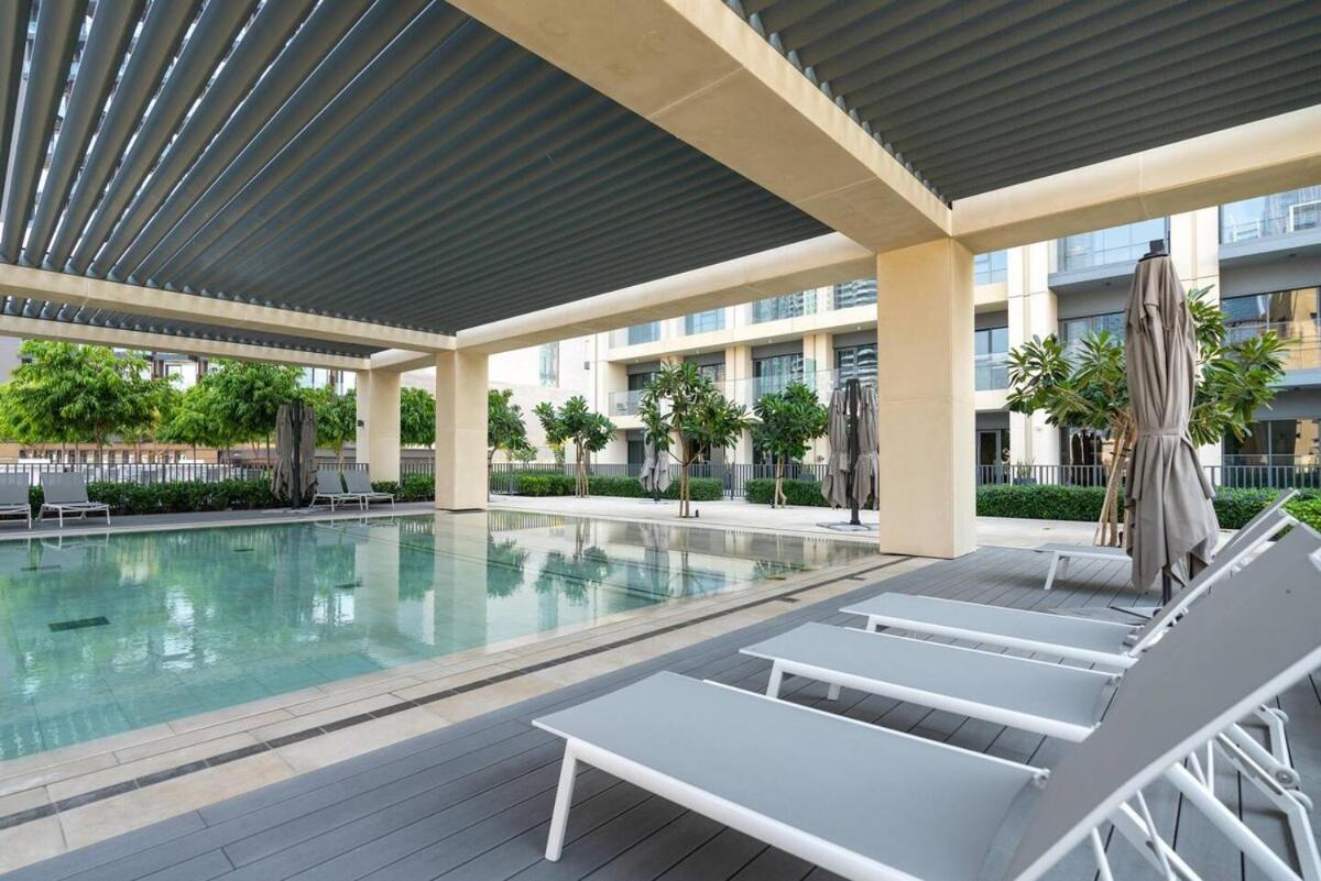 Dreamy Apartment,Pool with Burj khalifa View ,5Min Walk to Dubai Mall - 4