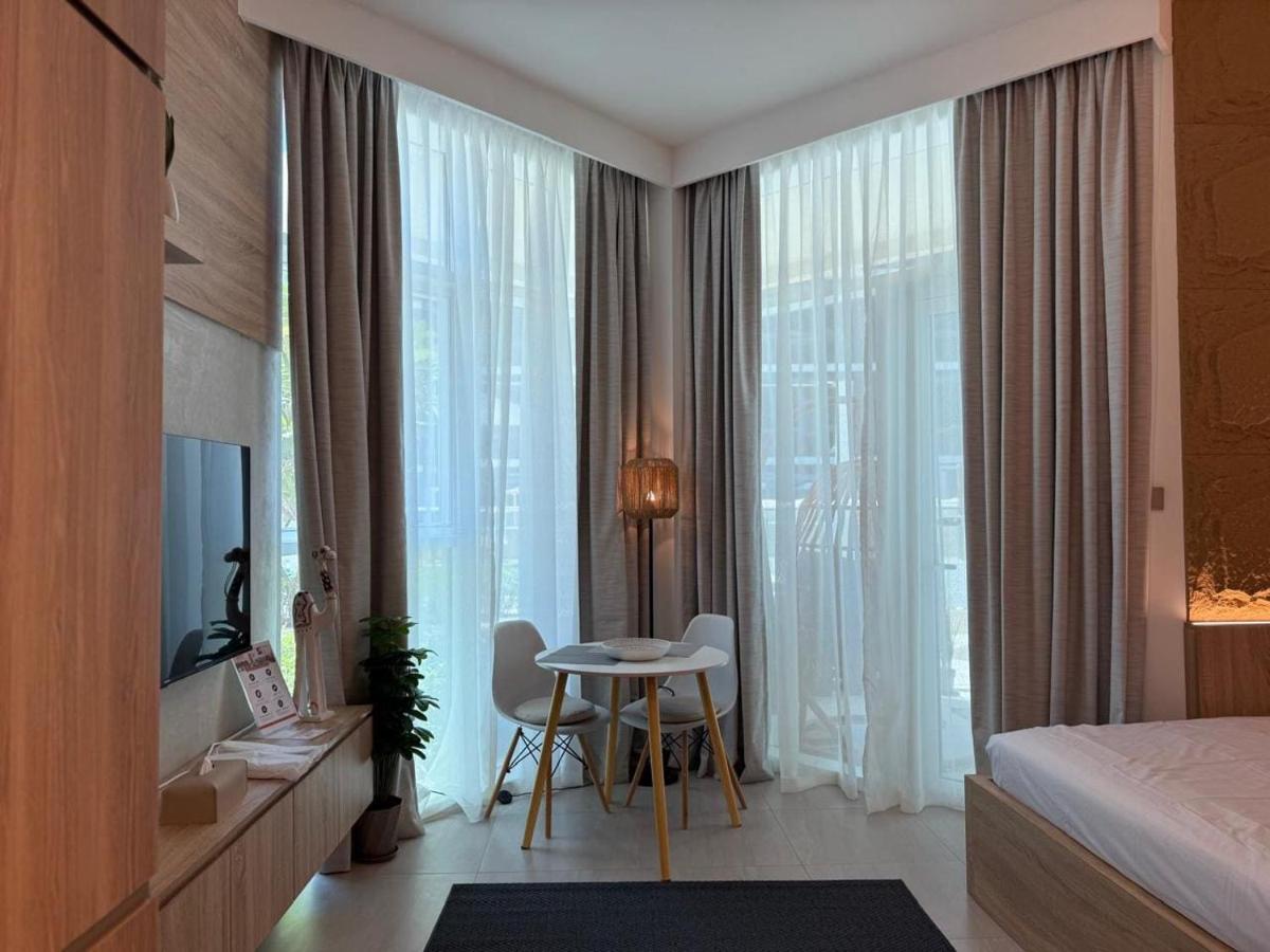 Cozy Studio with Balcony Pool View - Business Bay - 2
