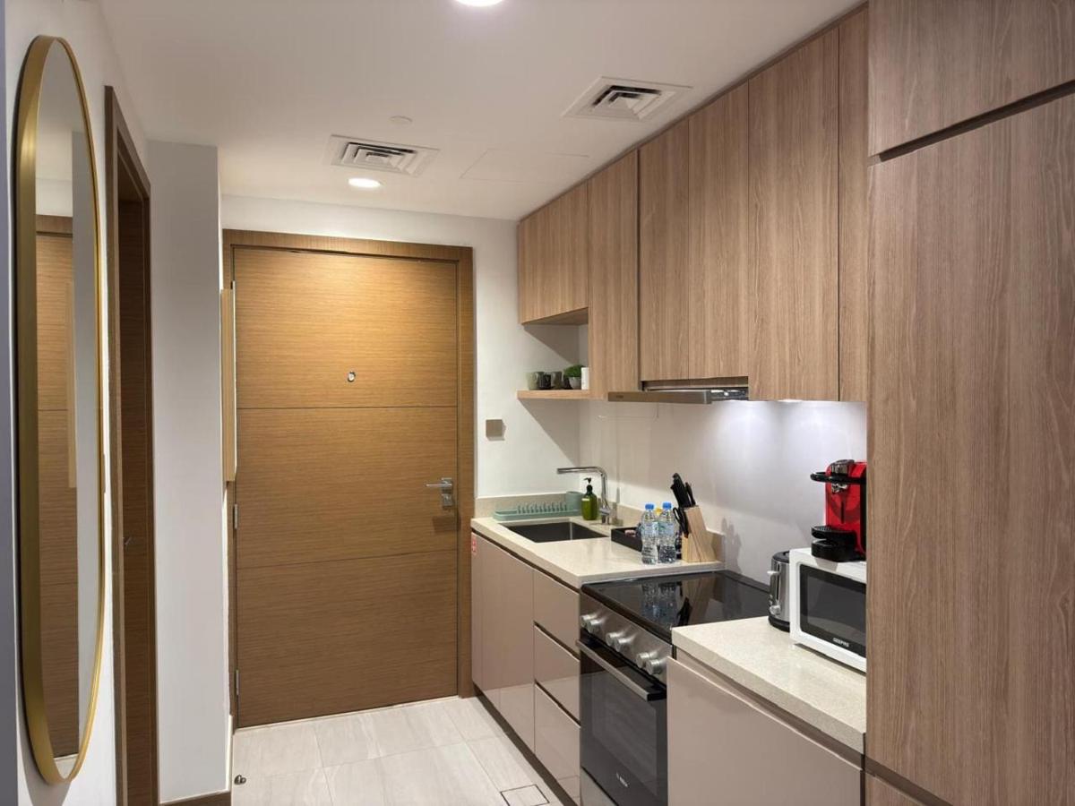 Cozy Studio with Balcony Pool View - Business Bay - 5