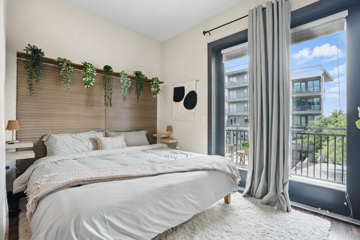 12min DT,6min Domain,Studio with Pool plus Free Parking