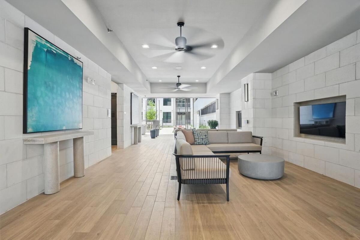 12min Downtown, 6min Domain with Pool and Free Parking - 5