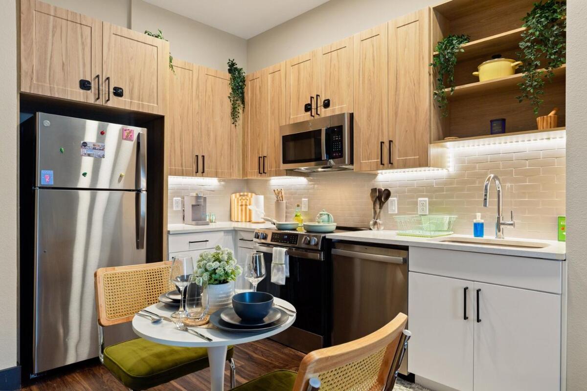 12min Downtown, 6min Domain with Pool and Free Parking - 3