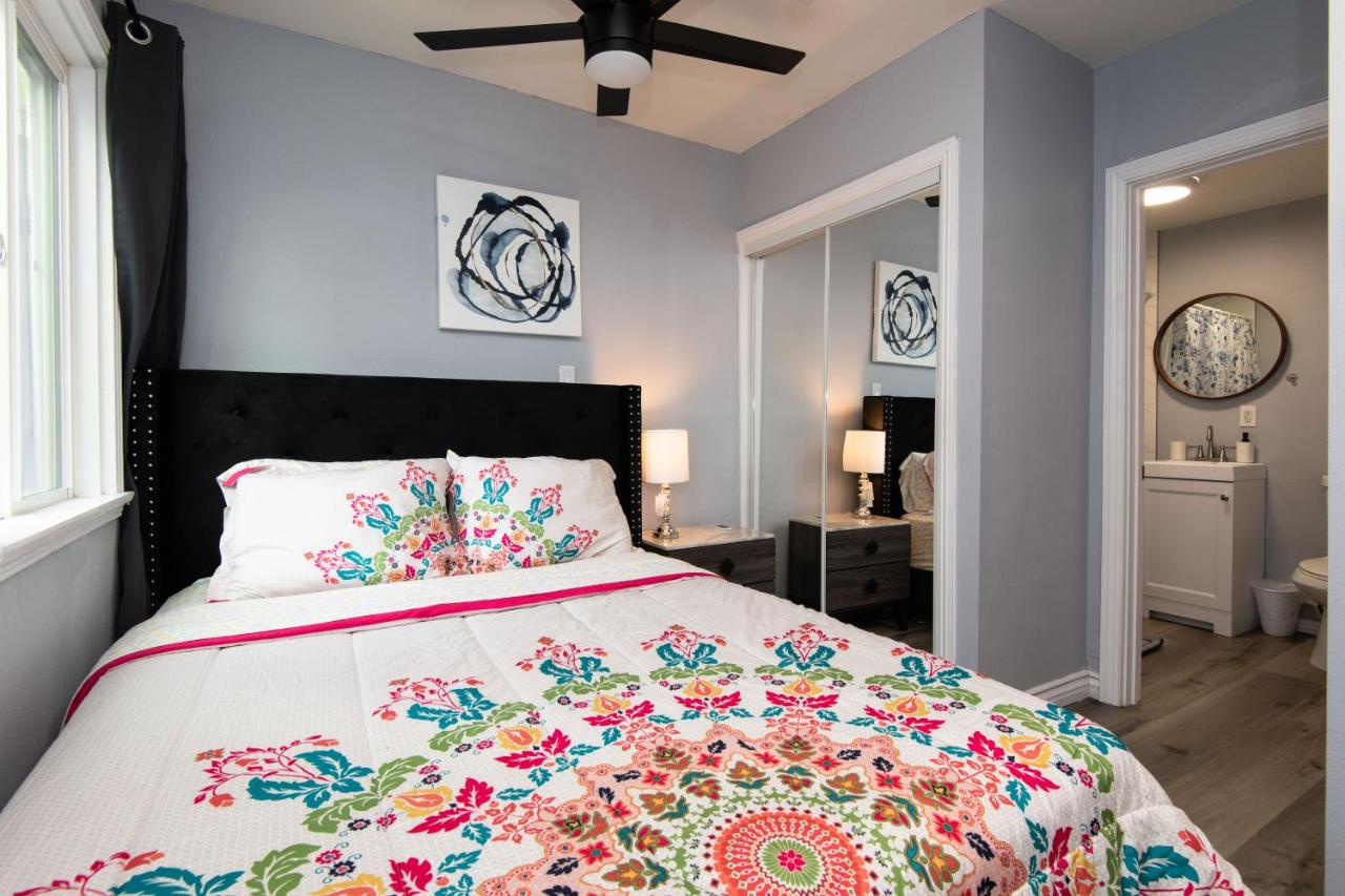 3bedroom 2bath Unit complementary parking onsite - 2