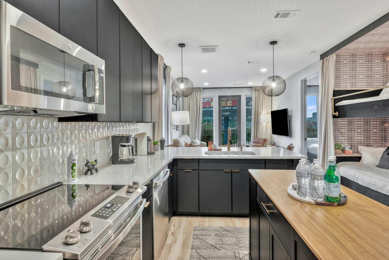 New 2 Luxe Penthouses with Balcony and City Views - 2