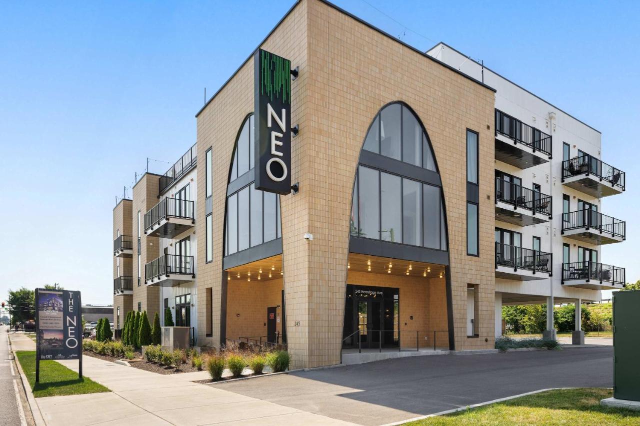 New 2 Luxe Penthouses with Balcony and City Views - 4