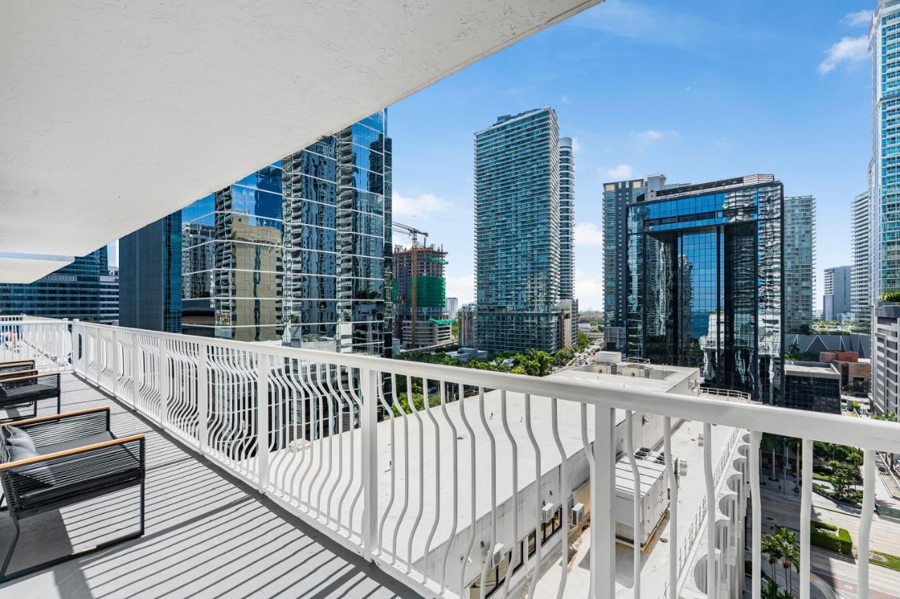 Luxurious 3BR Condo with Pool in Brickell - 3