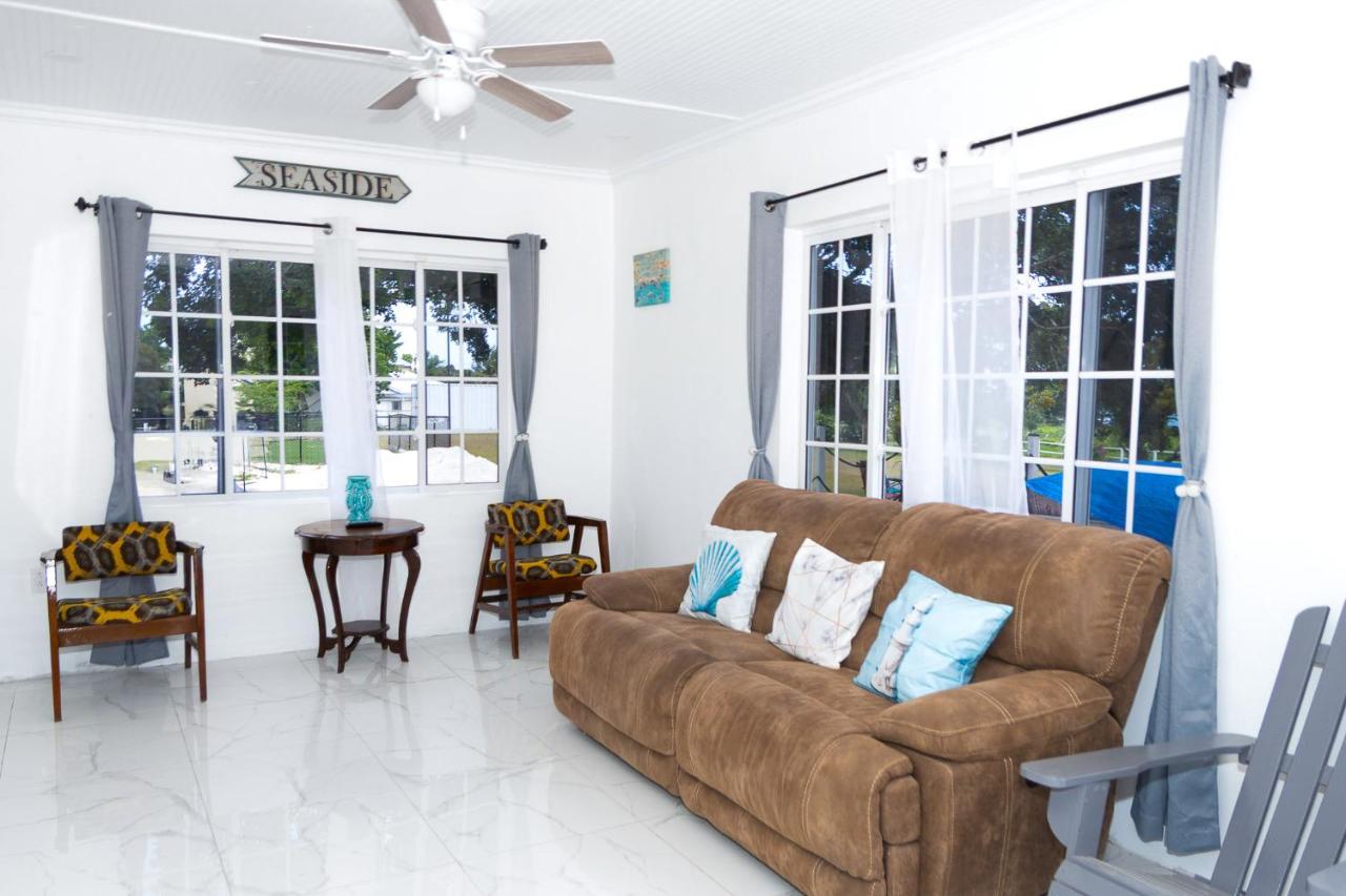 Treasure Beach Inn and Bar - 3