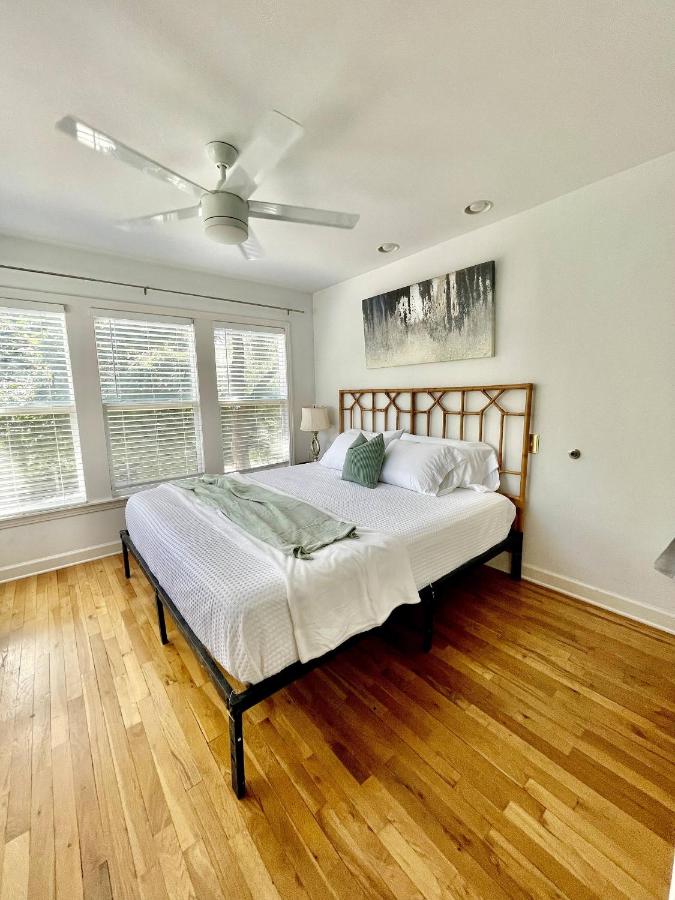 Deep Eddy 2/1 Bungalow + Fenced Yard! - 5