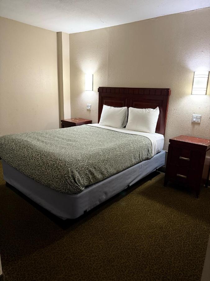 Economy Inn — photo 11
