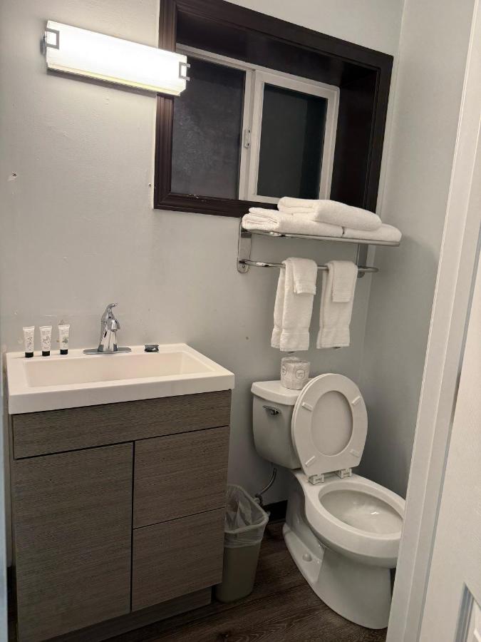 Economy Inn — photo 10