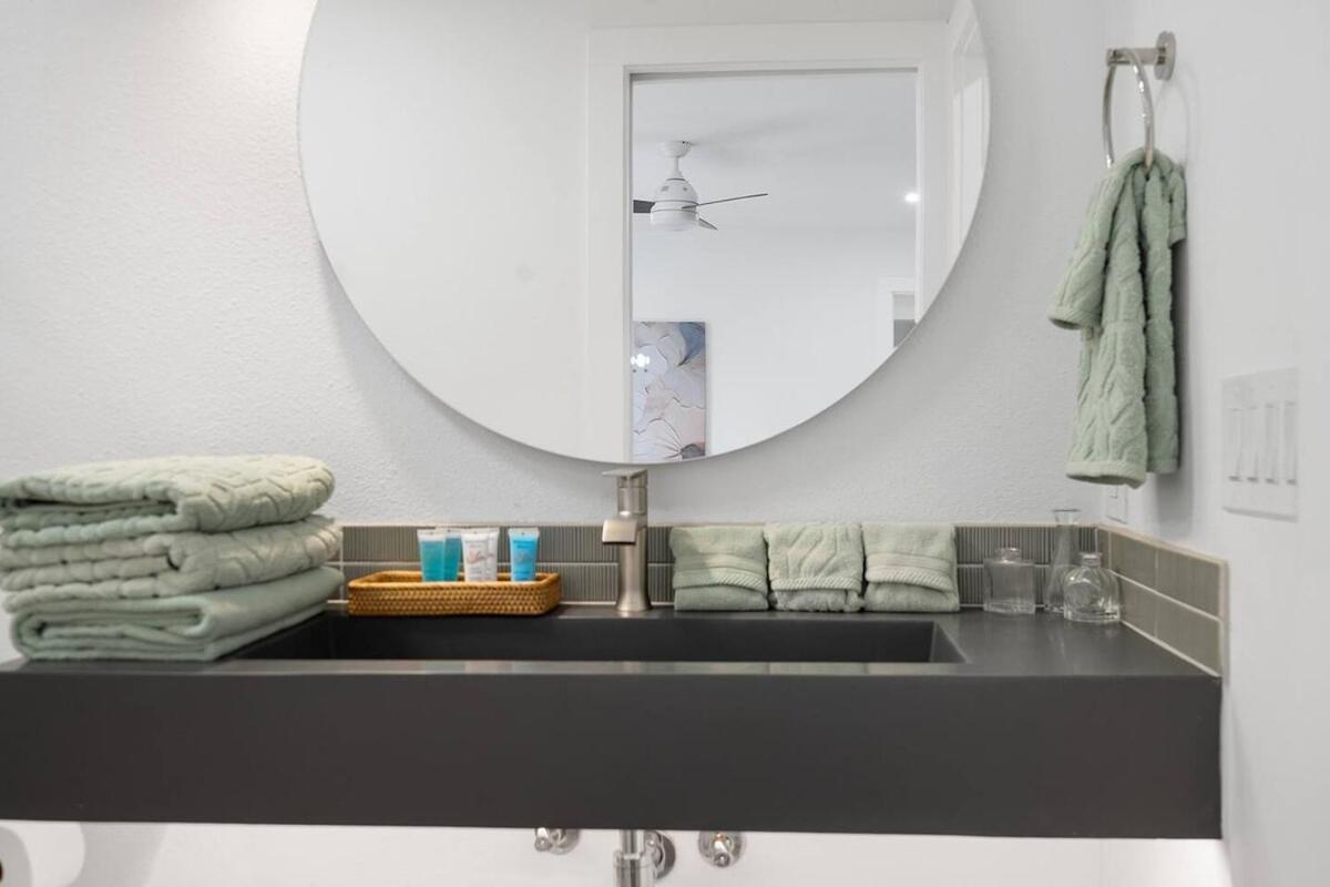 Stylish Austin Escape 4BR, 2BA, Minutes from Domain, Q2 Stadium - 4