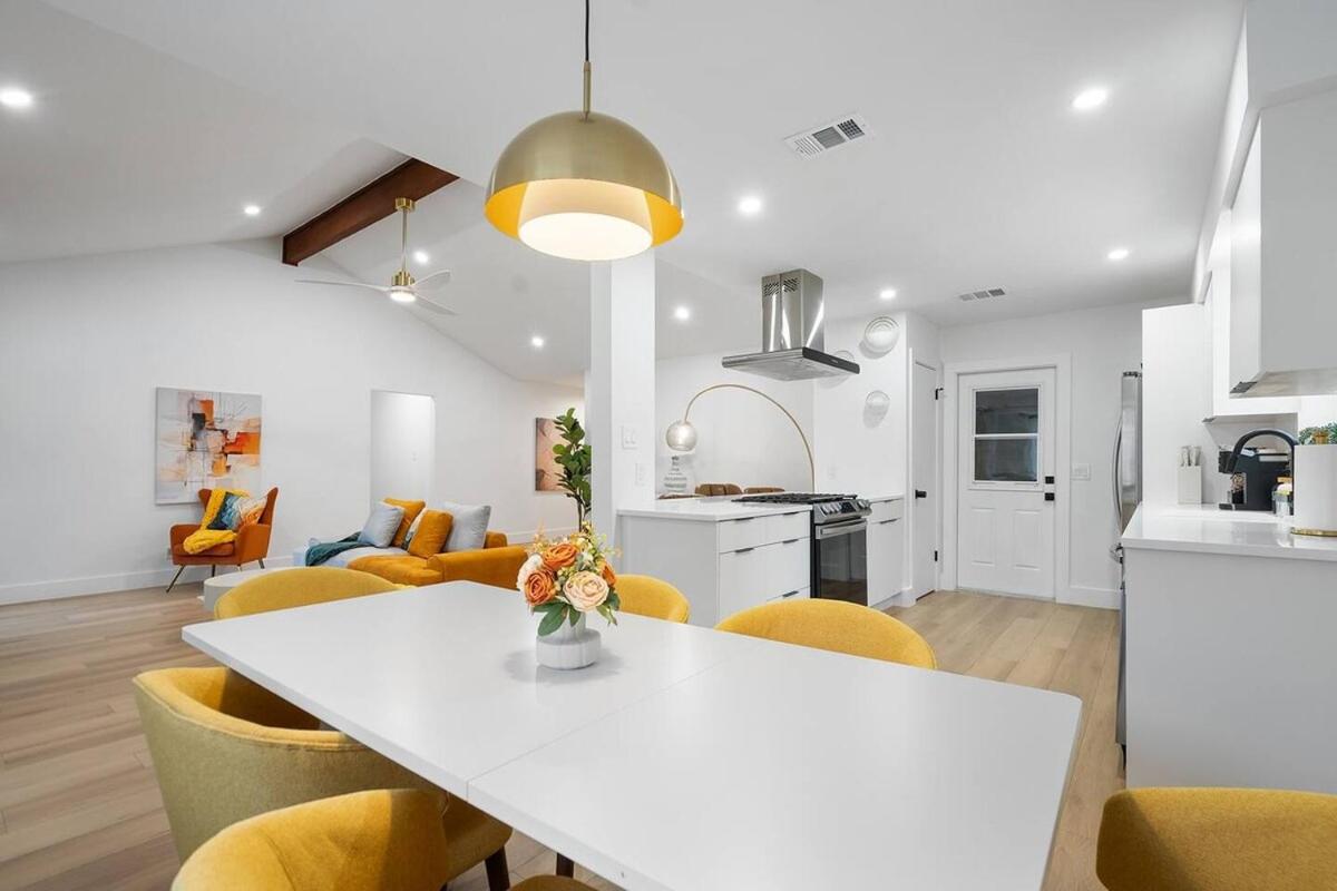 Stylish Austin Escape 4BR, 2BA, Minutes from Domain, Q2 Stadium - 5