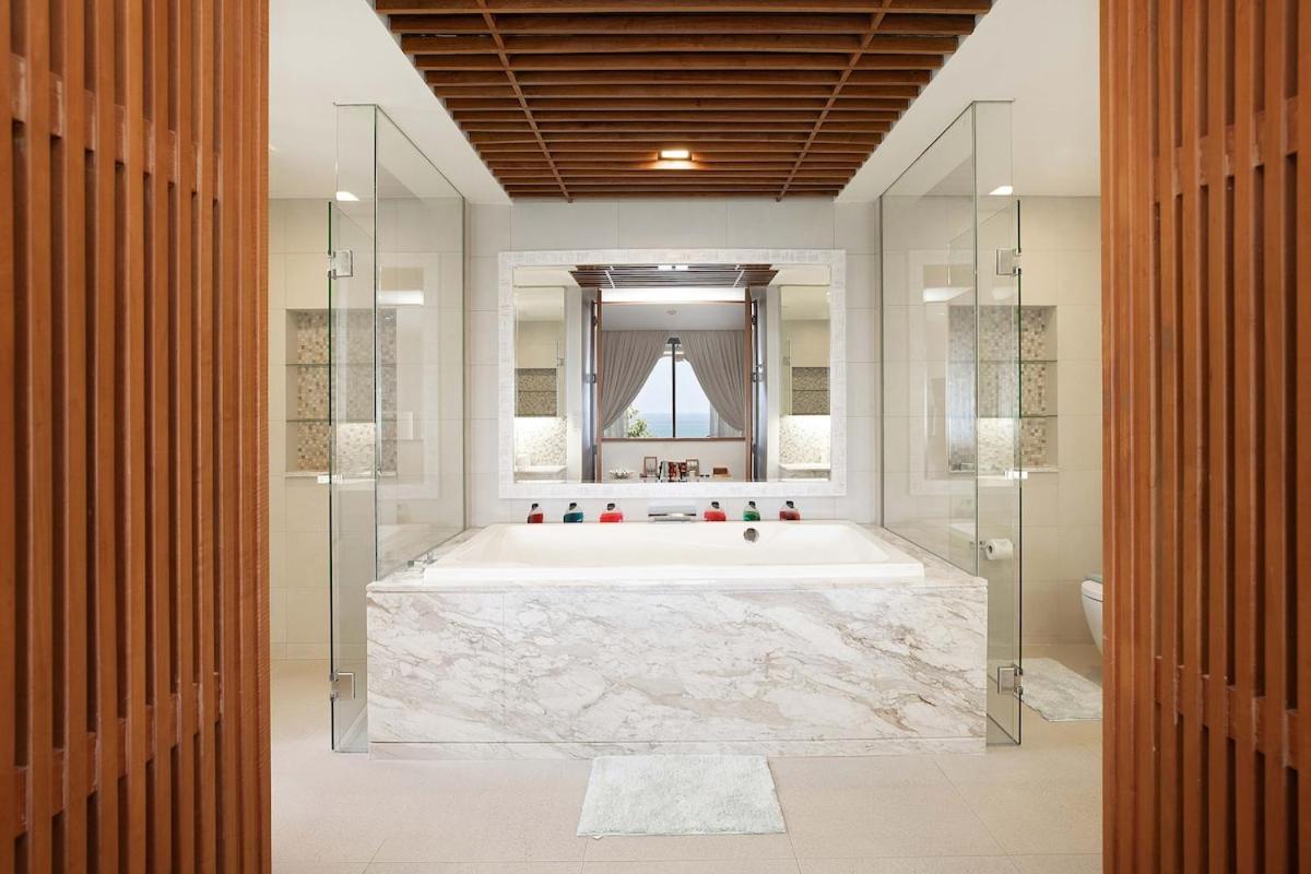 Stunning Seaview Escape - Modern and Elegant - 3