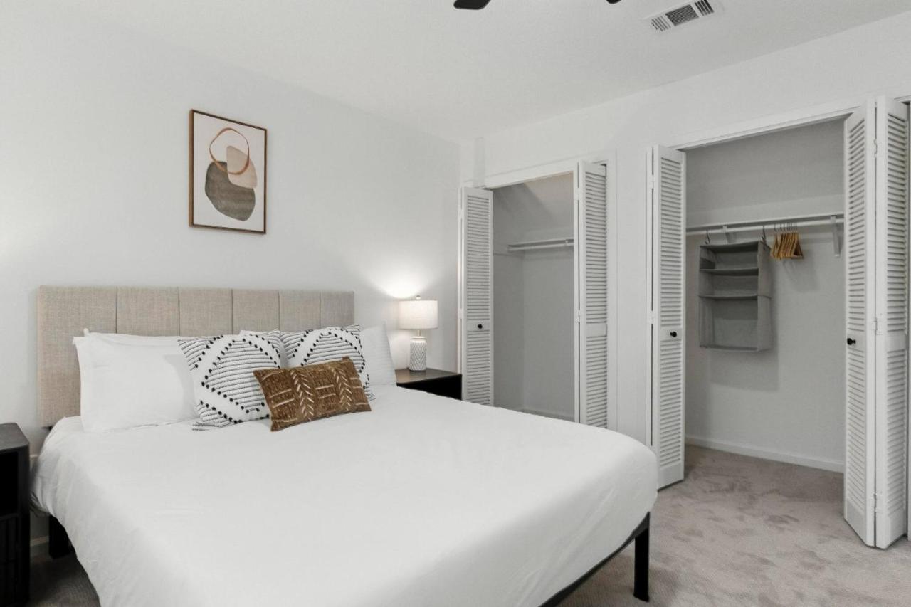 Modern & Bright 3BR Home - 2