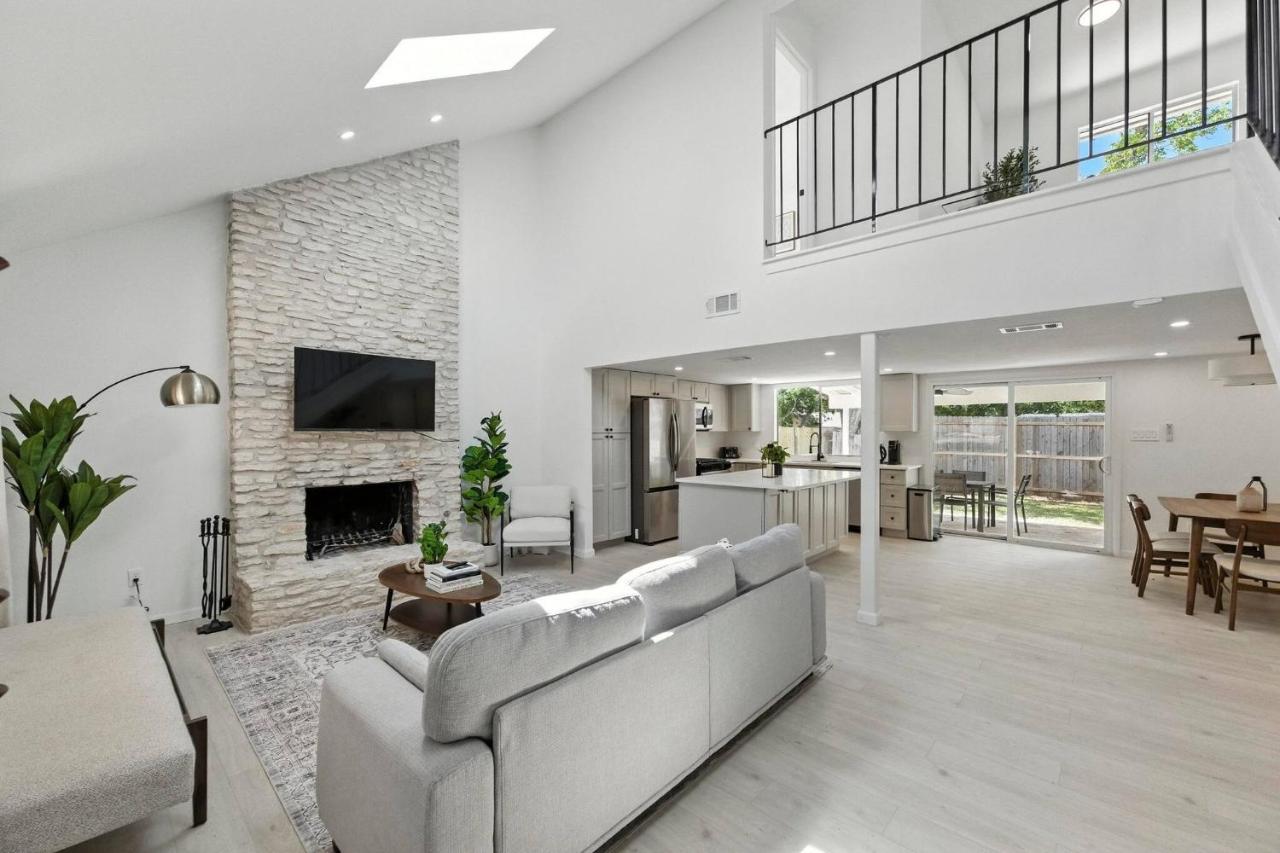 Modern & Bright 3BR Home - 5