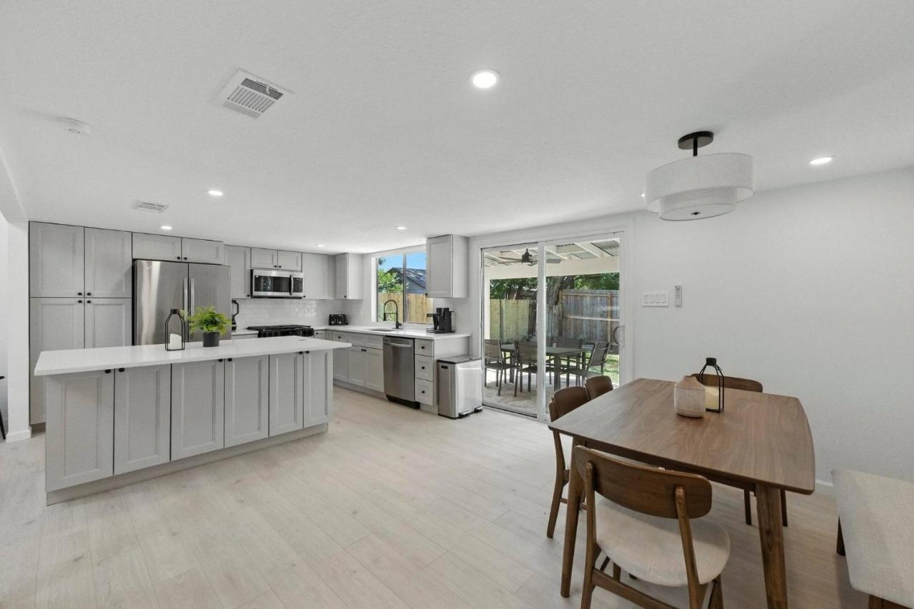 Modern & Bright 3BR Home - 4