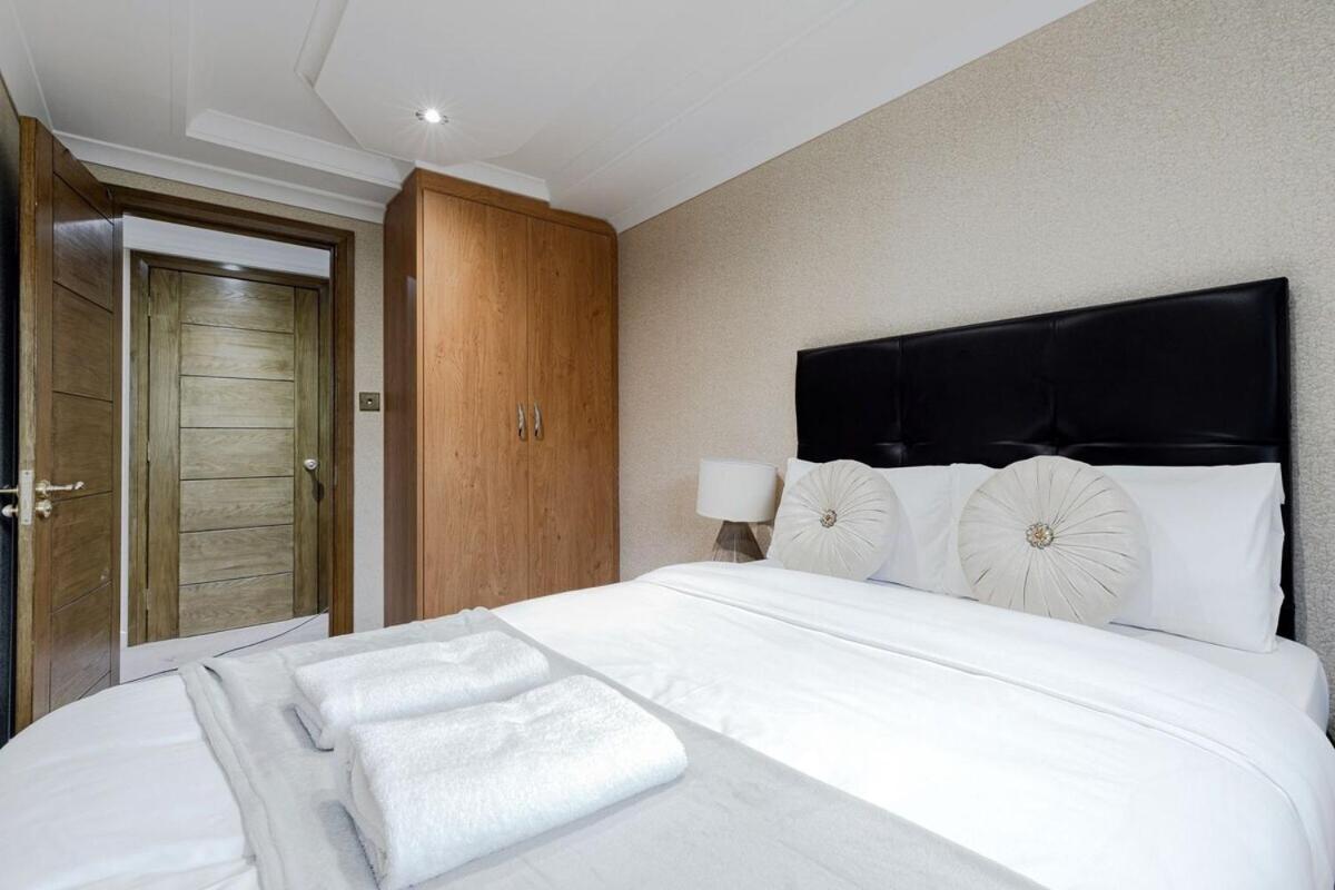 Chic 3BDR in Prime Central Location - 3