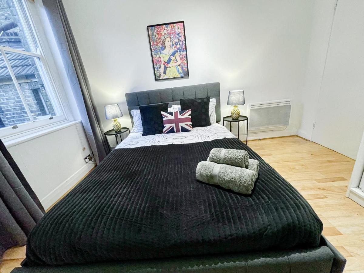 Cosy Hackney Apt with Washer, Dryer, Wi-Fi near Shoreditch, Hoxton & Old St by Staylio - 3