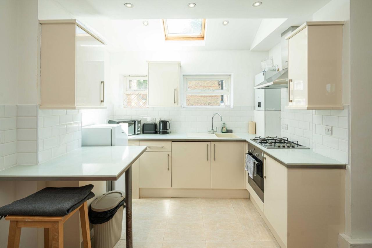 Super 2BD Maisonette in Queens Park, Maida Vale - 3
