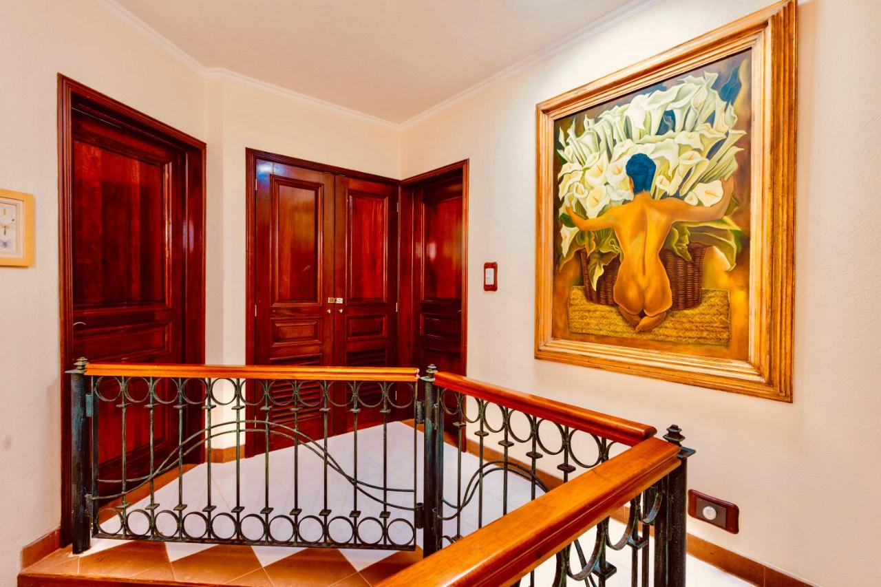 Magnifica Villa Palmeras luxurious 4 Br 6 Bds 4 Ba private pool lagoon front super fast Wifi - 2