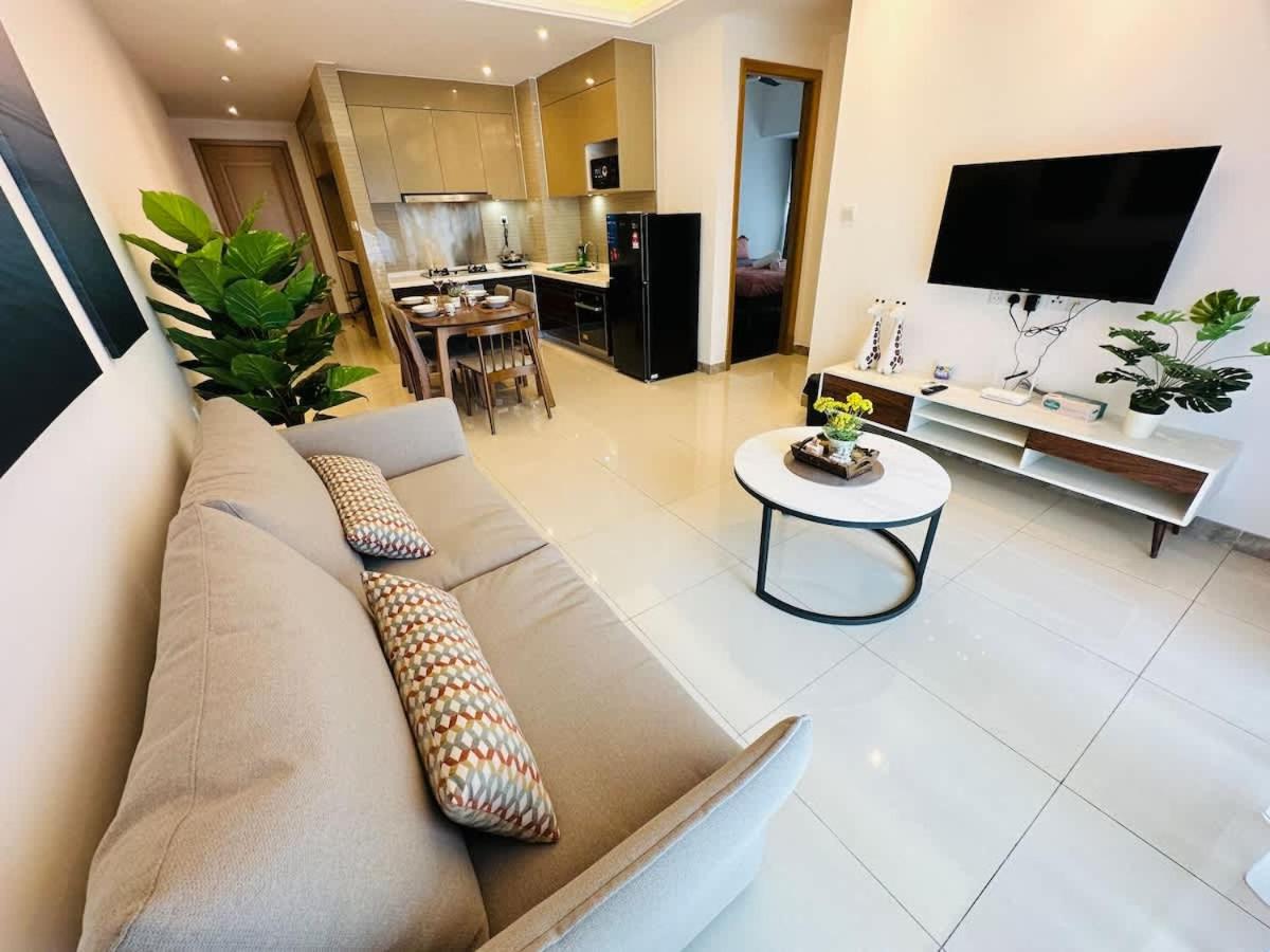 Emerald Homes at R&F - free WiFi & 1 carpark - Dual-Key - 3