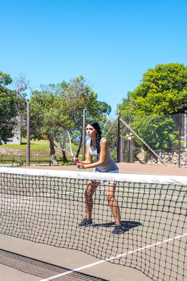 Tennis court: Blue Bay Lodge