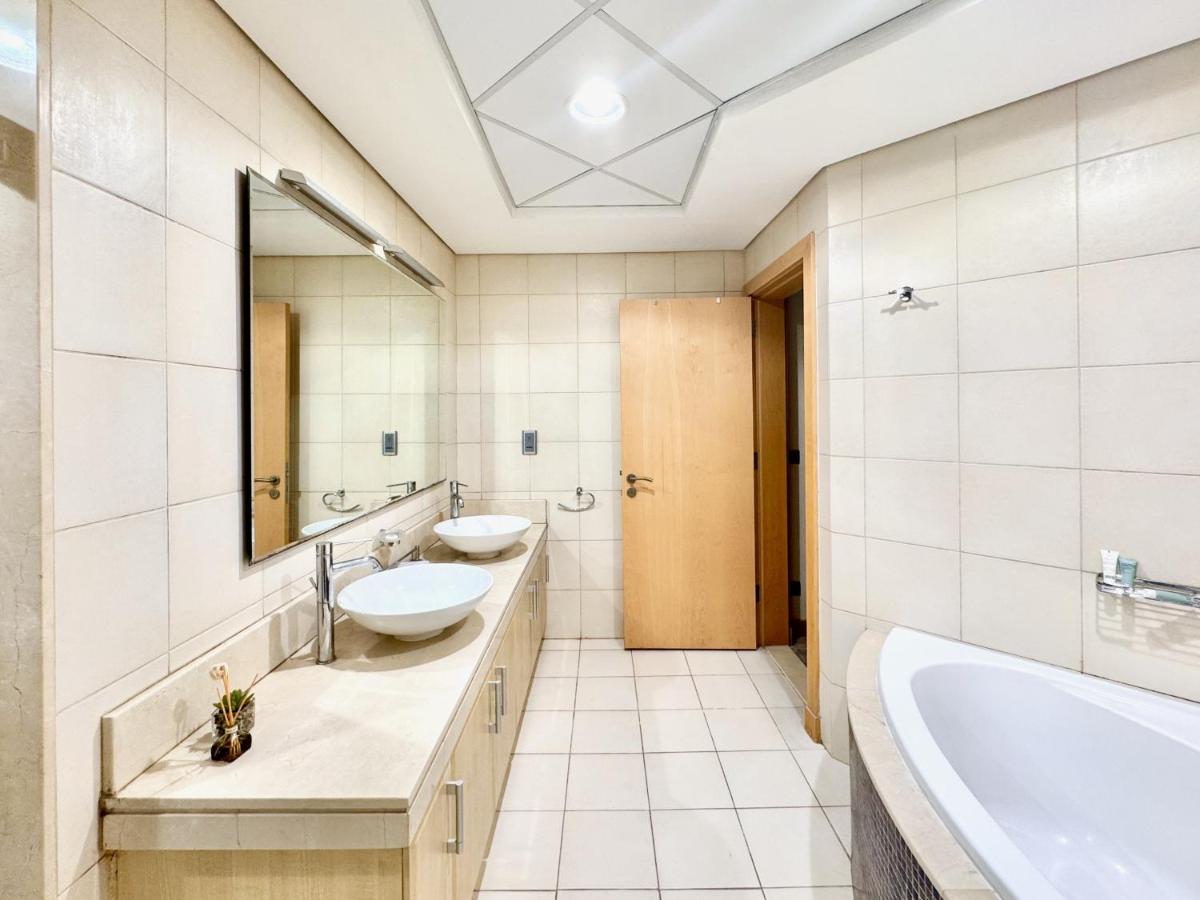 Palm Paradise Walk to Beach - 3