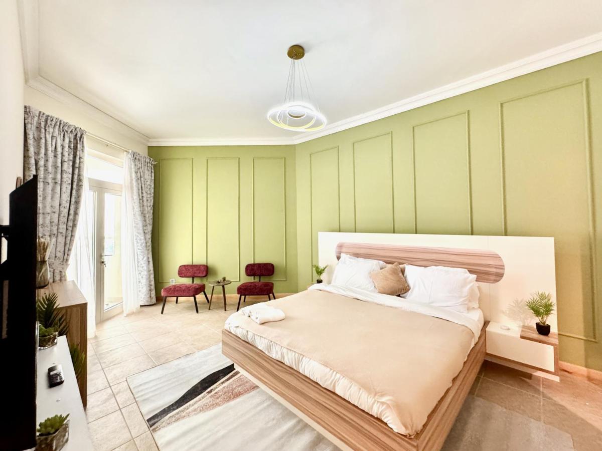 Palm Paradise Walk to Beach - 2