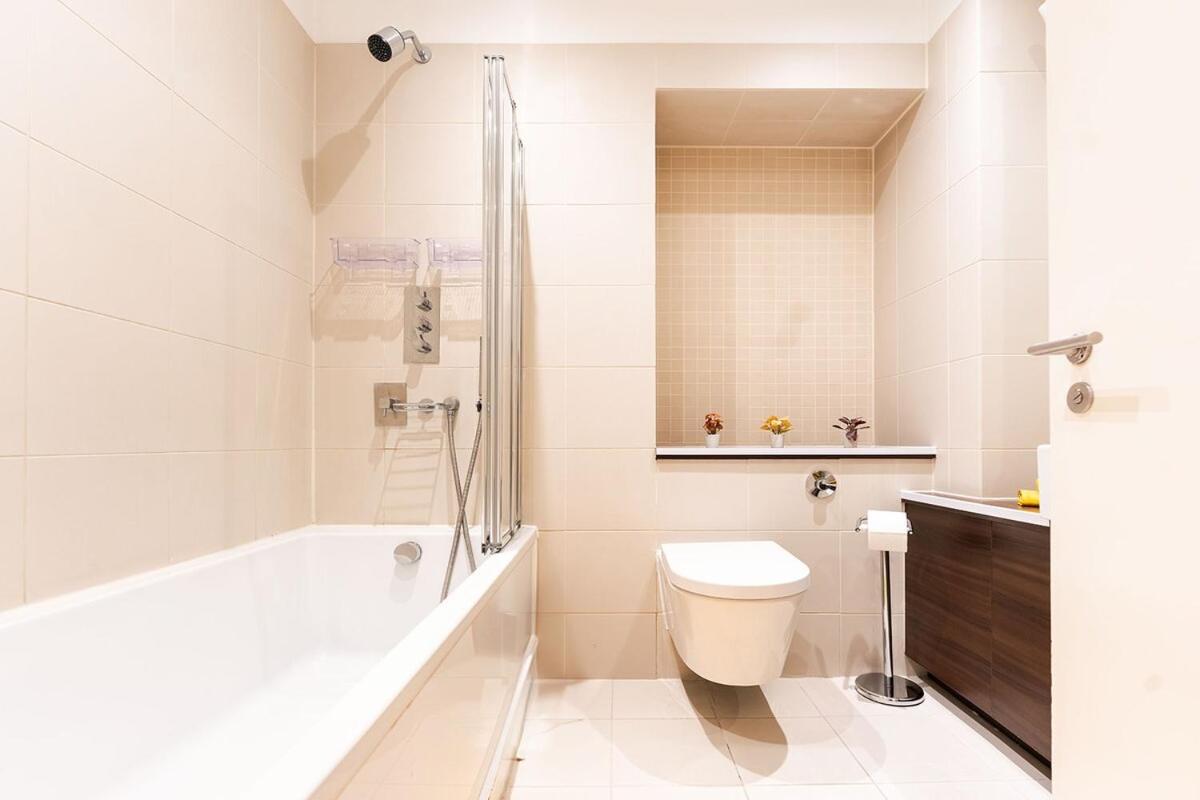 Prime Location in Farringdon Large One Bedroom Flat - 3