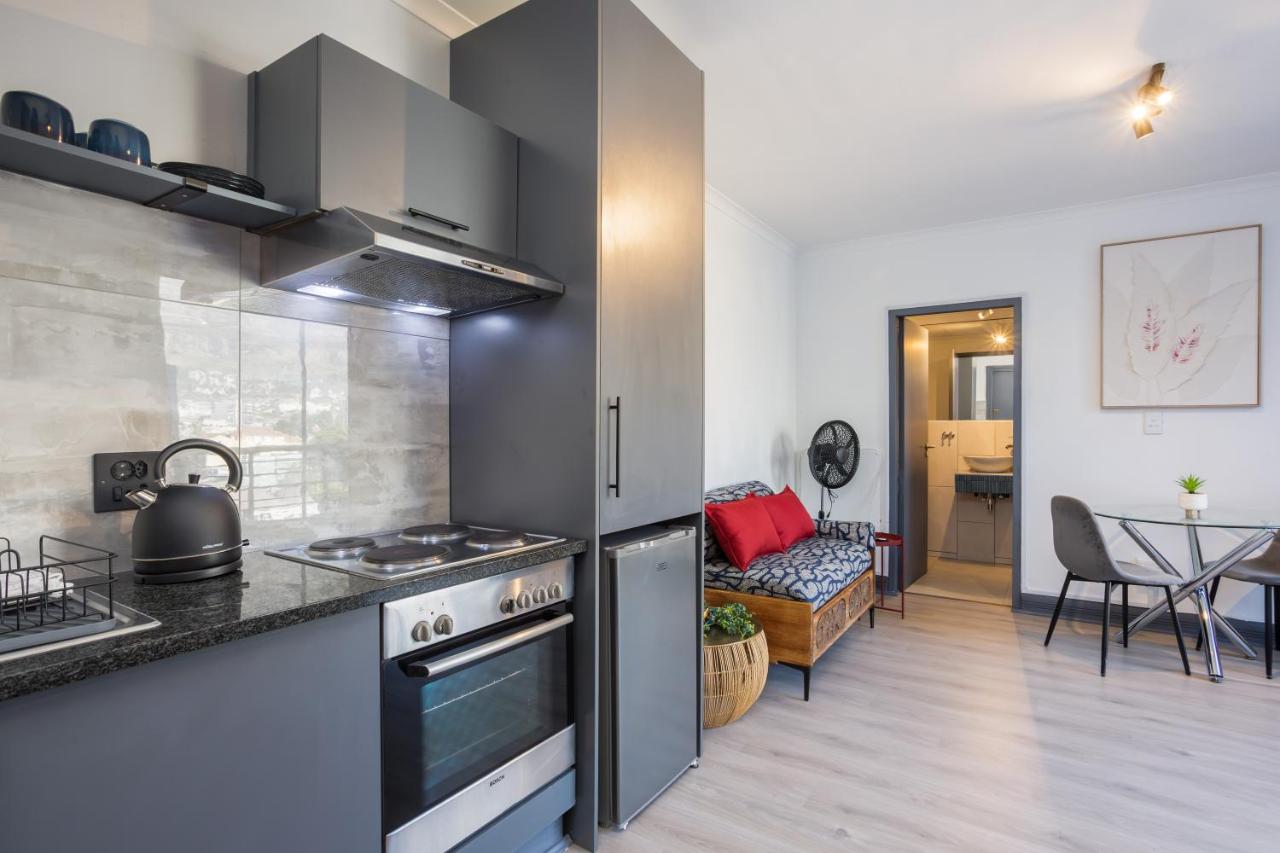 Cape Town Studio - Table Mountain Views, Gym, Free Parking, Free WiFi - 5