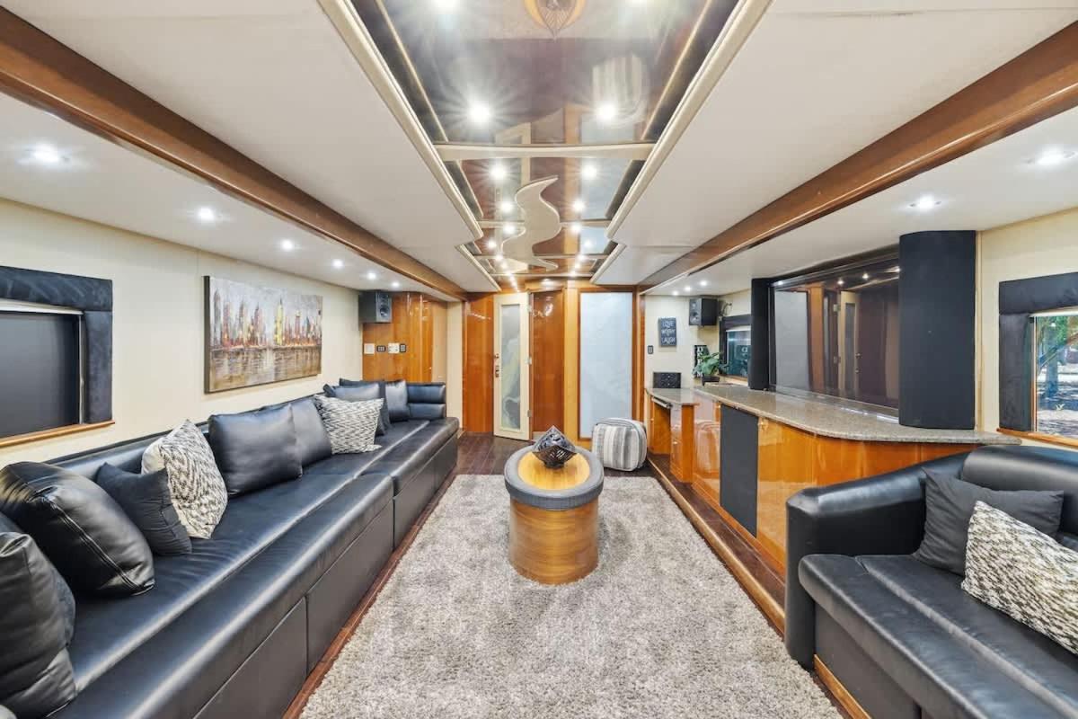 Lux Lounge 7744 Ranch Resort Austin - COTA - 2