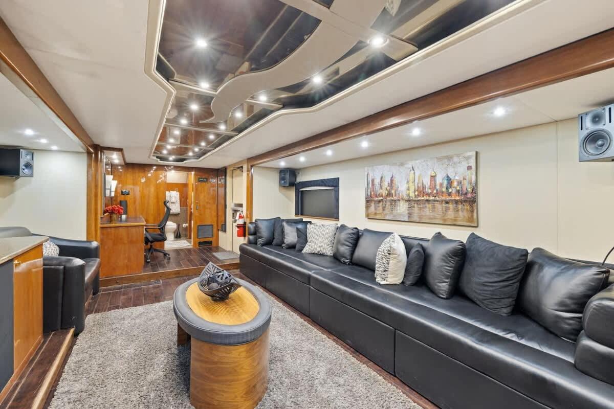 Lux Lounge 7744 Ranch Resort Austin - COTA - 4