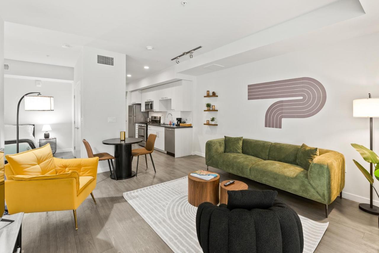 Spacious and Bright West Hollywood Pool & Gym - 5