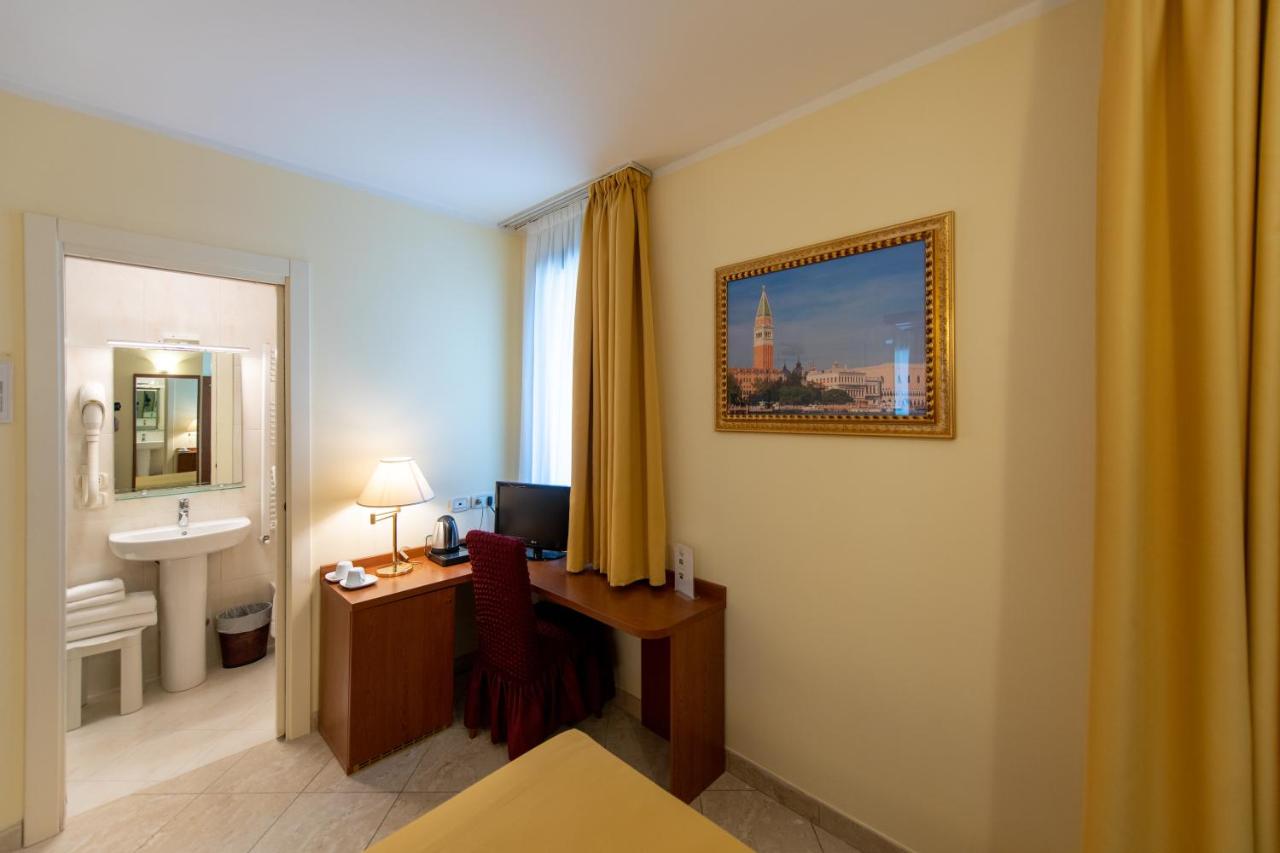 Hotel Ambasciata Venice - Atika & Atif - 3