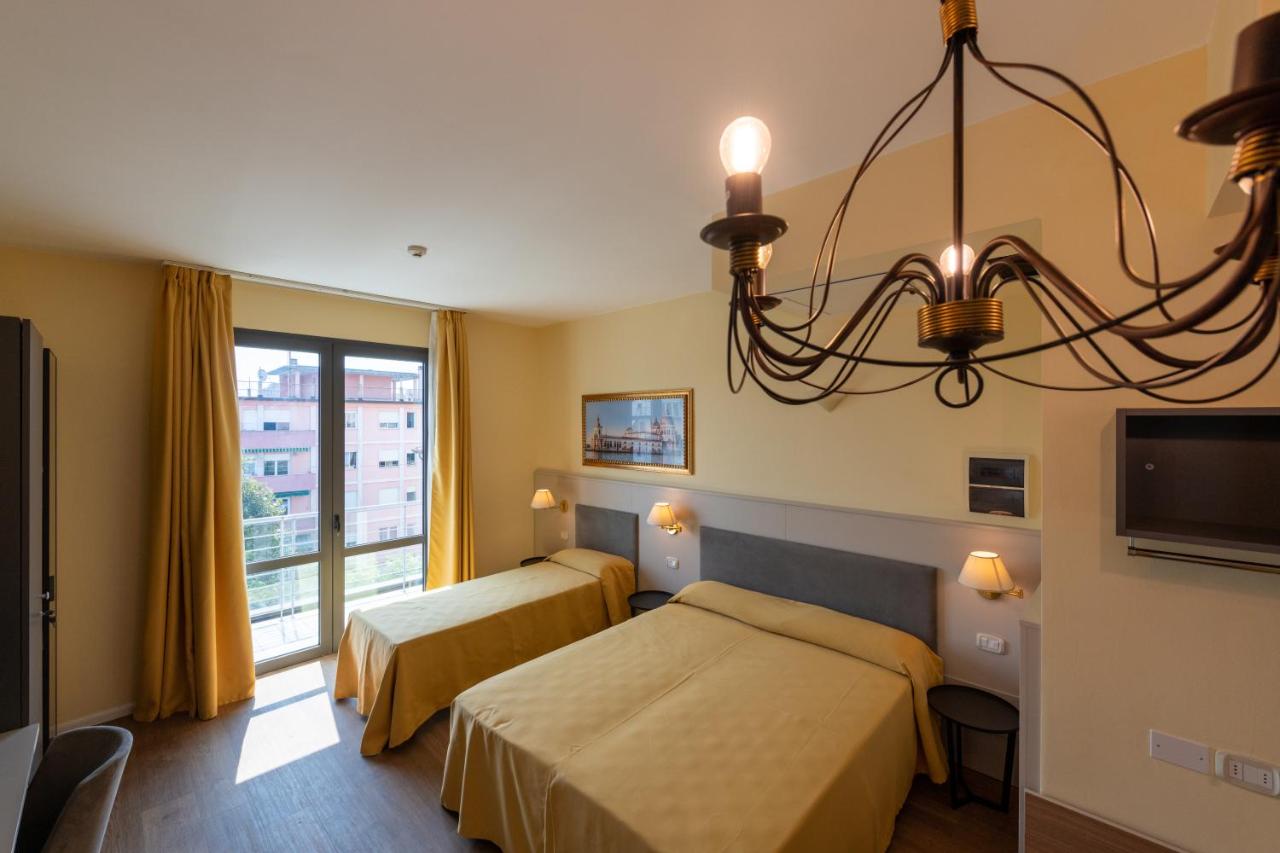 Hotel Ambasciata Venice - Atika & Atif - 2