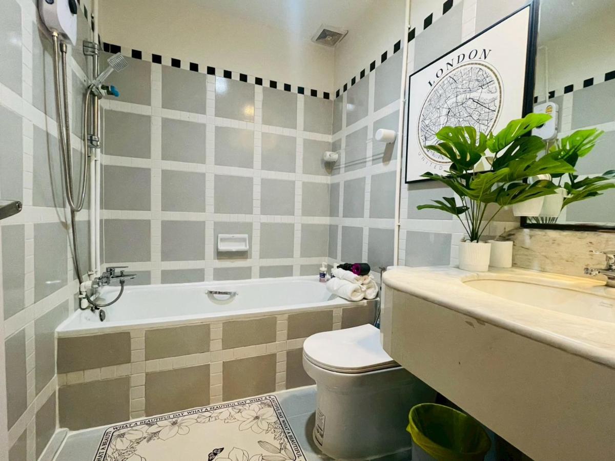 Private Pool Villas Sukhumvit 26 Near BTS Phrom Phong and EmSphere - 2