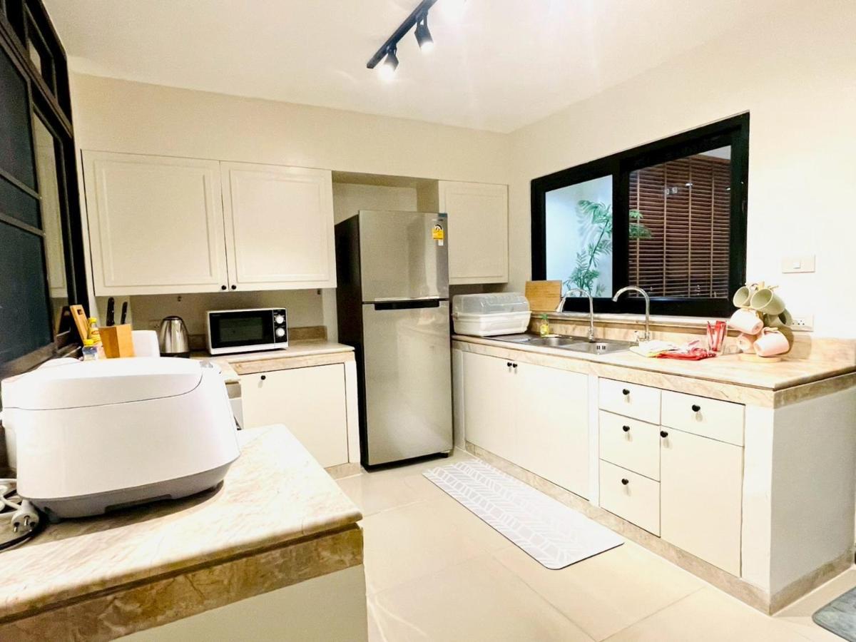 Private Pool Villas Sukhumvit 26 Near BTS Phrom Phong and EmSphere - 5