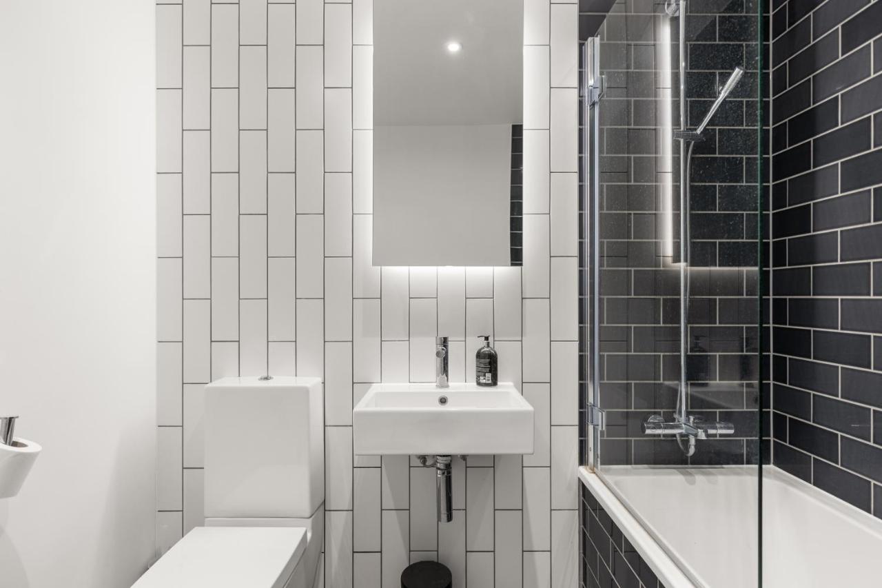 Spacious modern 1 bed Apartment. - 3