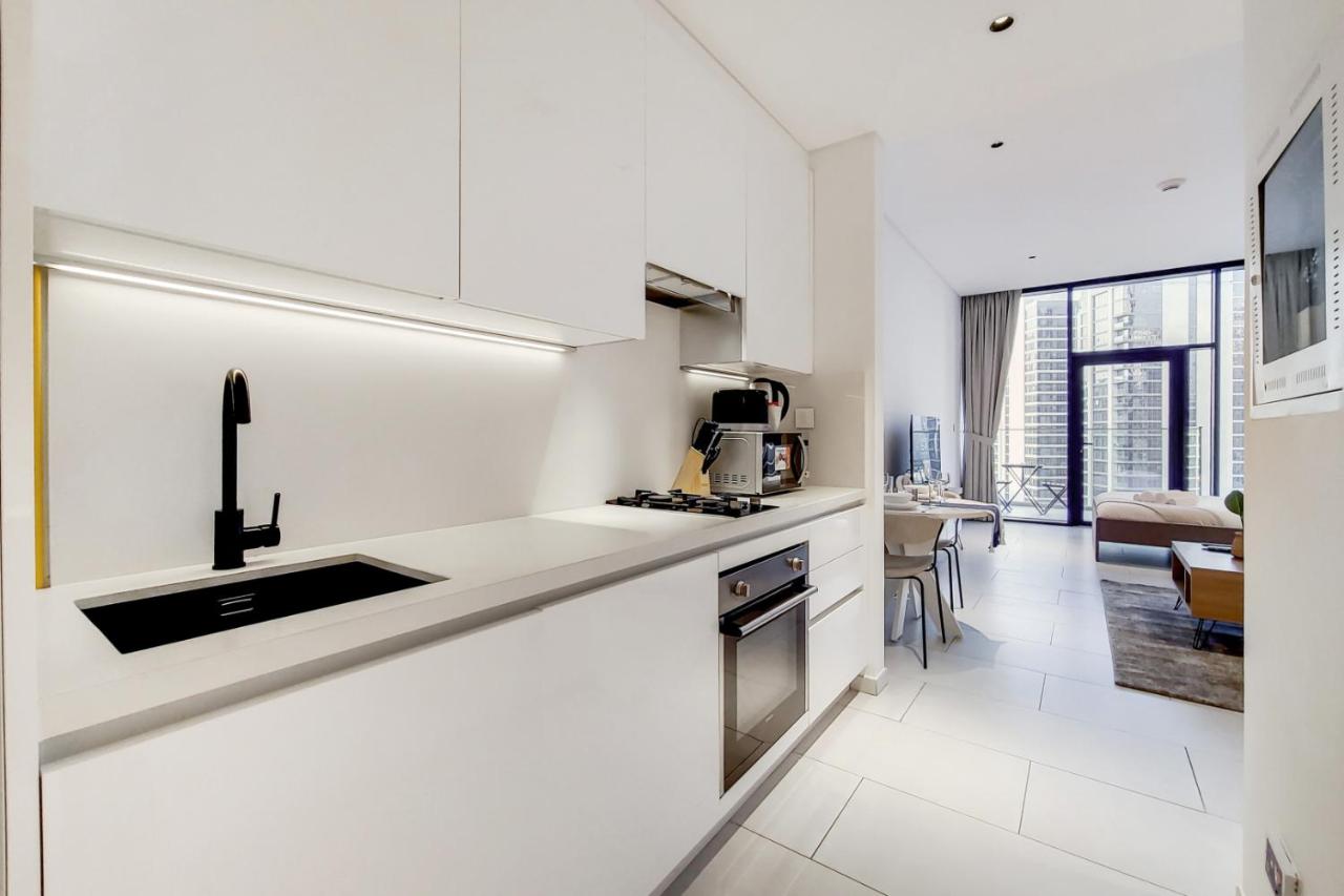 Vacationer Holiday Homes l Bright Studio l Burj Khalifa View l Business Bay - 5