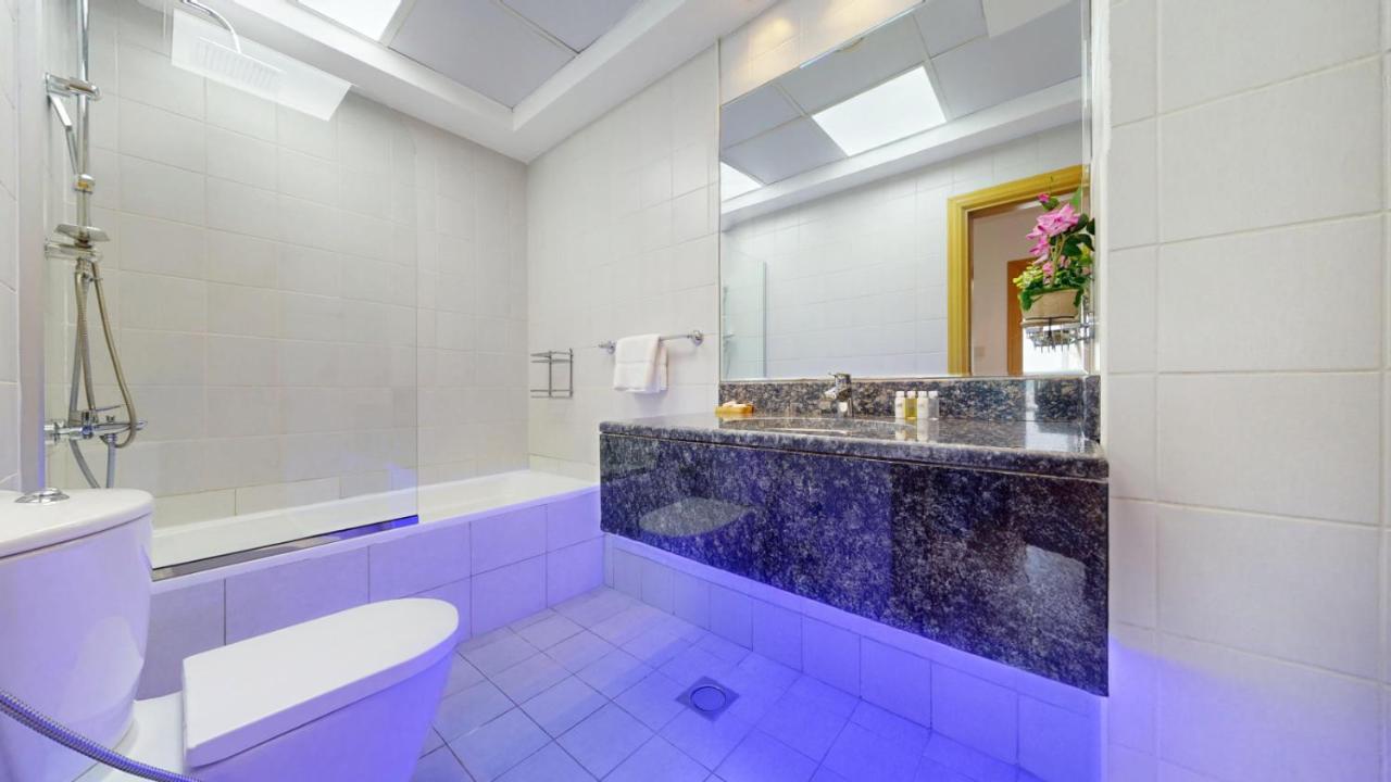 Vacationer Holiday Homes I Premium 1 Bedroom I Canal View I Business Bay I Free Gym, Pool, Parking & Wi-Fi - 3