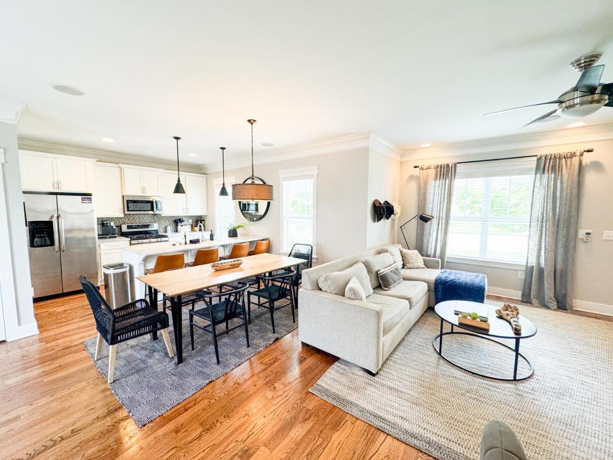 Belmont and Broadway Great for Groups