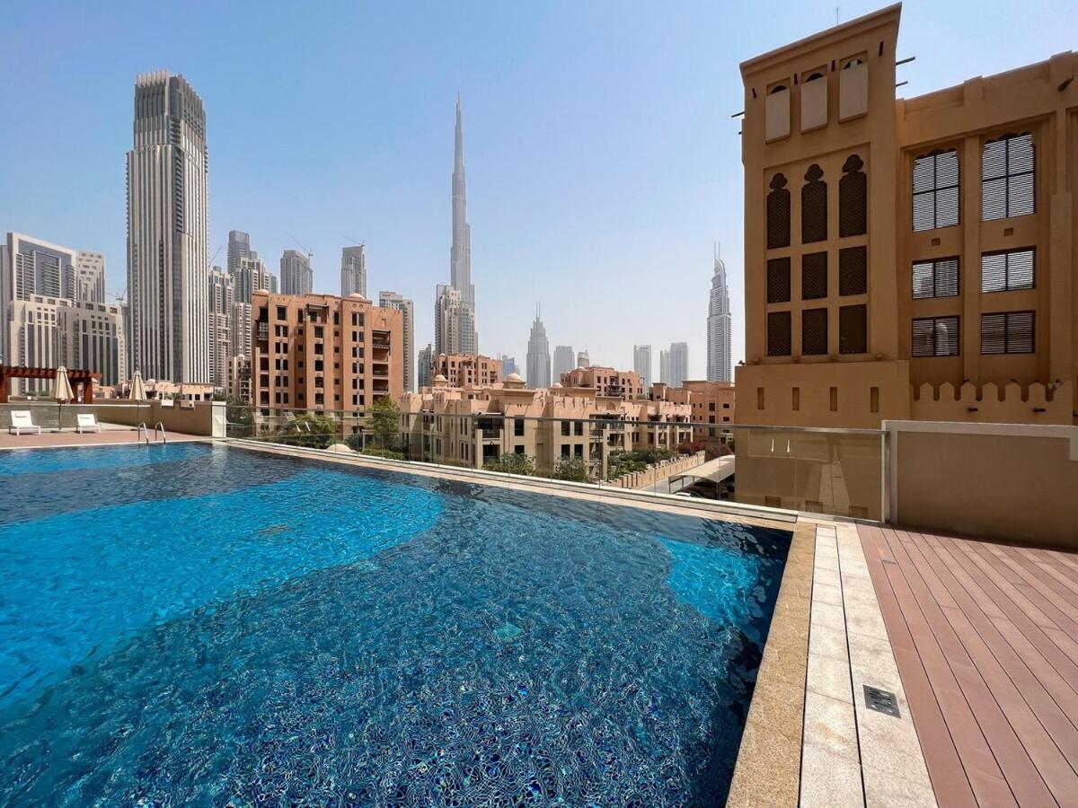 Vogue Vacation Homes, Downtown Bellevue Towers near Burj Khalifa and Dubai Mall, One Bedroom Apartment with City View, Full Access to all Amenities